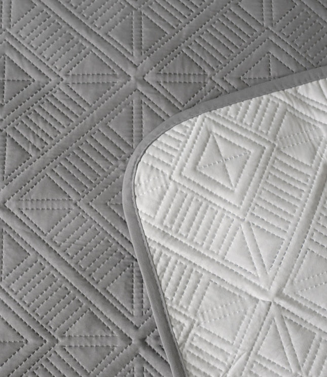 Square Pattern - California Luxe Reversible AC Bedcover - Grey / Light Grey