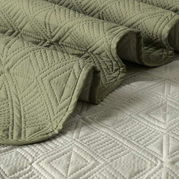 <h3>Reversible Bedcovers</h3>
