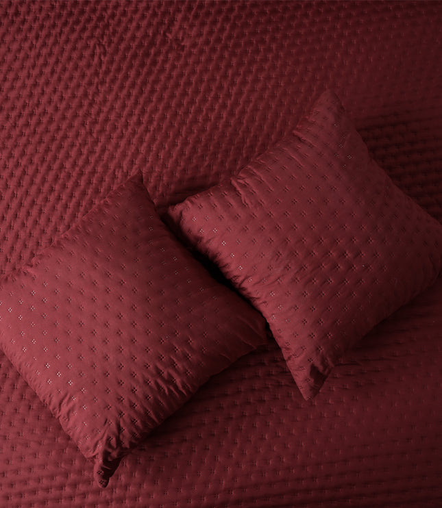 Luxe AC Bedcover With 2 Pillow Covers & 2 Cushions with Filling inside - Maroon